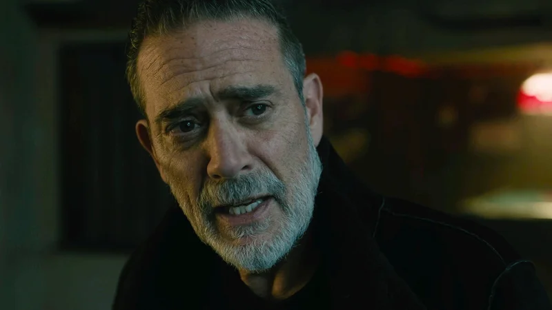 Negan Actor Jeffrey Dean Morgan Says The Walking Dead Fans Still Swear at Him in the Street for Killing Glenn 10 Years Ago