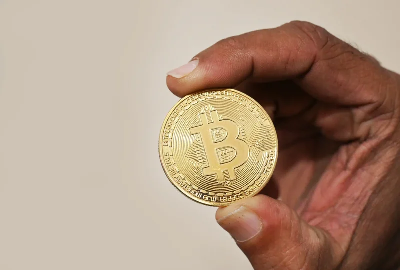 Crypto Wrap Aug 5: Bitcoin Holds $64k as LatAm Stablecoin Use Swells