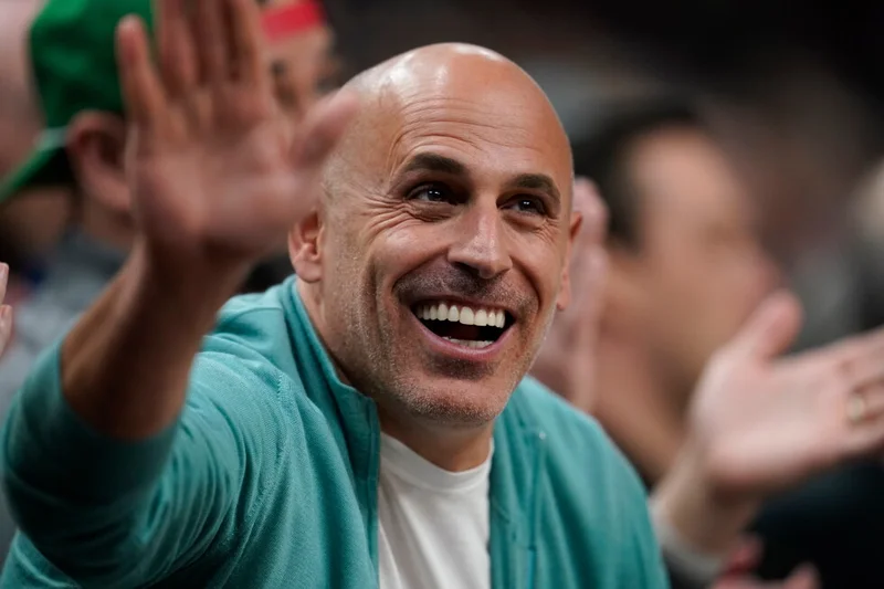 T-wolves, Lynx co-owner Lore agrees to sell his controlling stake at a $4.5B value, AP source says