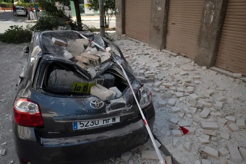 Why are so many earthquakes taking place in Spain's Granada?