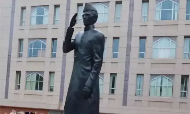 Pakistan embassy unveils Qu­aid’s statue in Washington