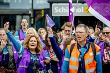 Schiphol security staff begin strike action over workload
