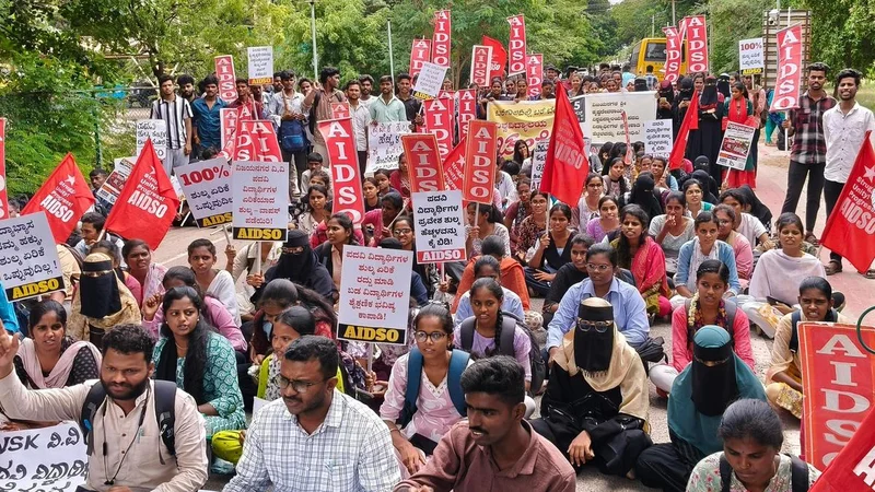 AIDSO protest prompts VSKU to reduce admission fee by ₹1,100