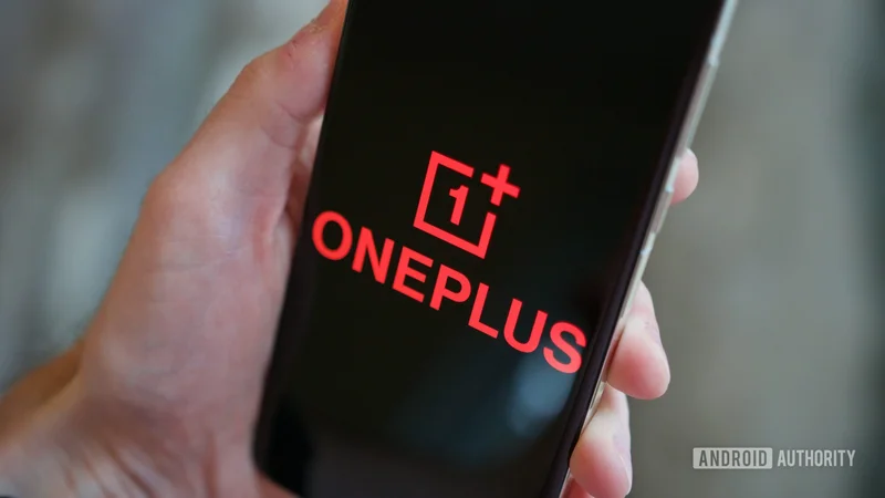 OnePlus built the perfect Android phone in 2025. The OnePlus 16 is throwing it all away