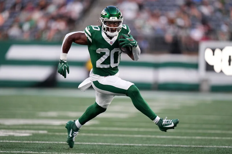 Jets running back Breece Hall strains groin at practice. Tests planned, but Aaron Glenn optimistic