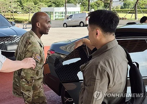 (LEAD) USFK commander visits defense ministry after Trump's order to reduce joint exercise with S. Korea