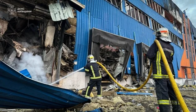 Aftermath of Russian ballistic missile strike still cleaned up in two districts of Kyiv region