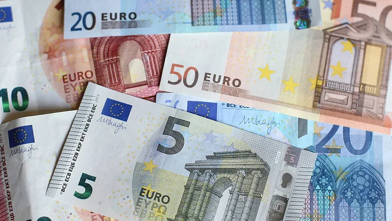 July inflation remains steady at 3.4% as annual education costs climb 8.9%