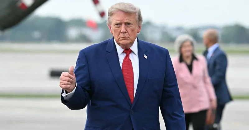 Latest from the White House on Strait of Hormuz, Trump's secret plane switch