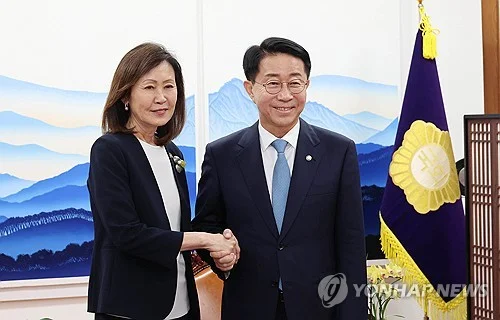 Nat'l Assembly speaker discusses parliamentary cooperation with U.S. ambassador