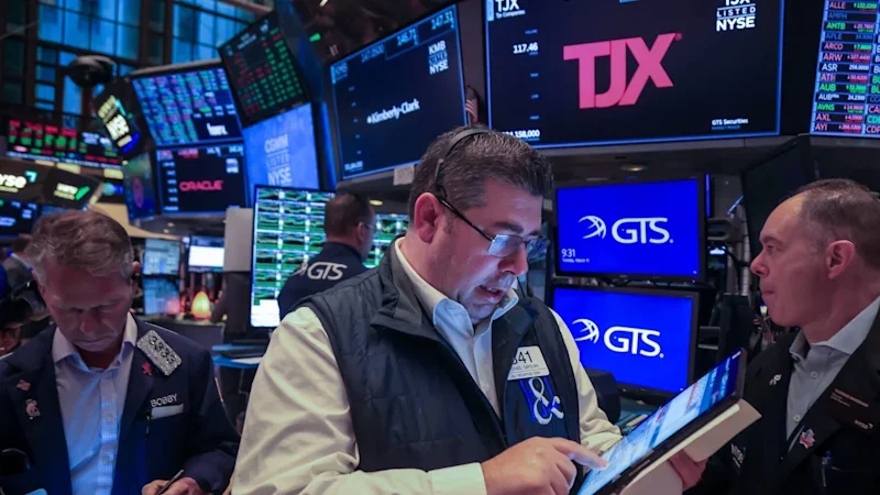 ASX dips in early trade after slump in AI stocks sends down Wall Street