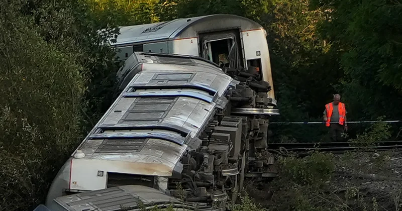 Passenger train derails, injuring several in southern England