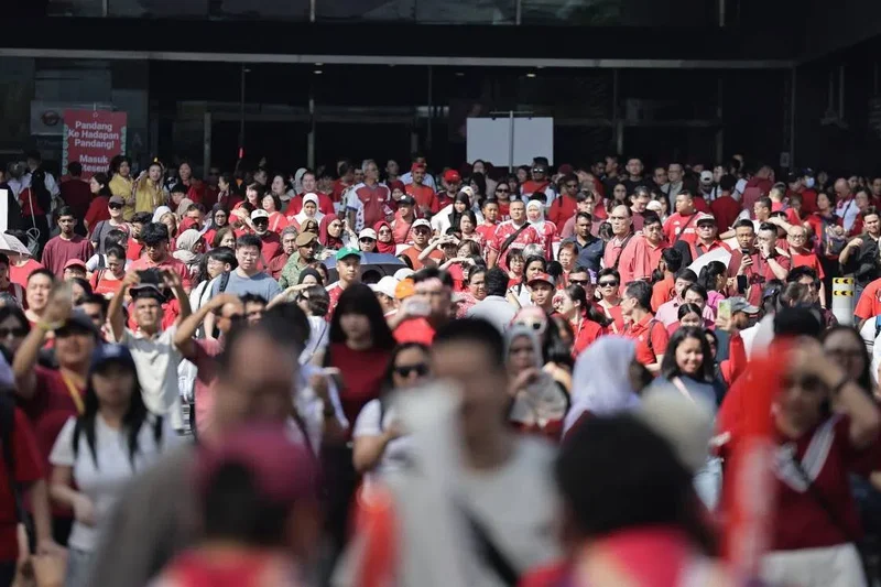 Police close access to areas near National Stadium due to crowding at NDP 2026