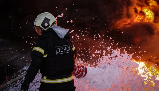 Russians strike Zaporizhzhia, causing fire
