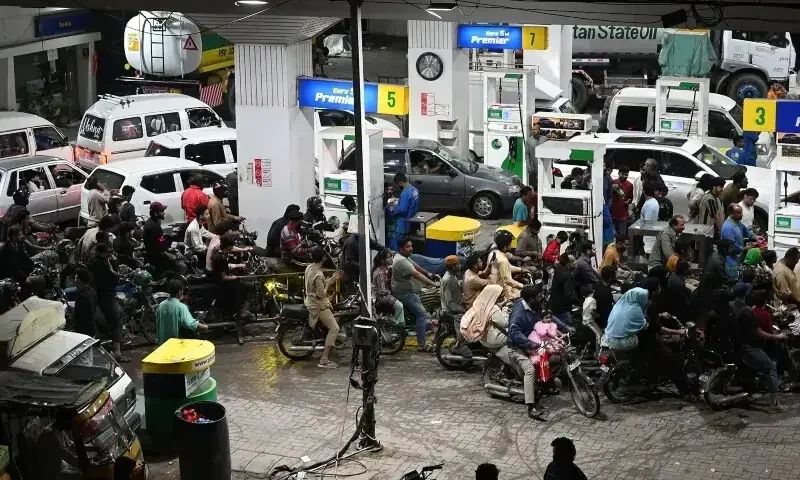 Petroleum dealers call off planned strike as govt approves margin revision