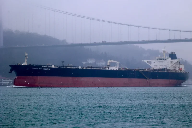 Oil spill off Oman reaches mainland as recovery efforts impacted by war zone