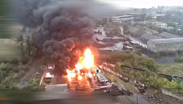 Operation “Peklo-2”: Azov drones destroy Russian fuel supplies in Donetsk region again
