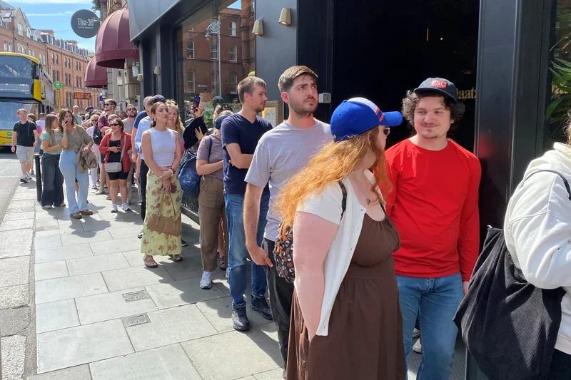 Hundreds queue in Dublin street to buy glasses to watch rare eclipse