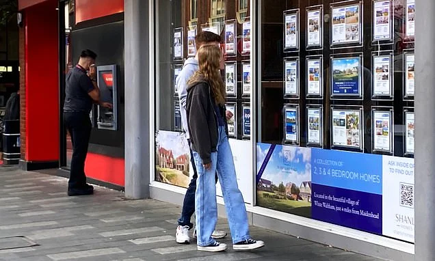 First-time buyers eye cheaper tracker mortgages as fixed rates rise