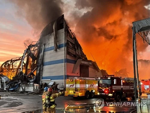(2nd LD) Fire at chemical warehouse in Pyeongtaek fully extinguished