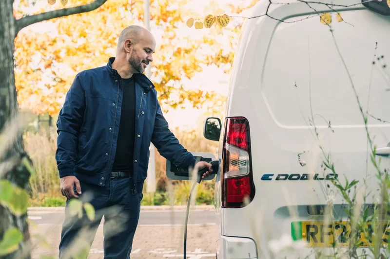 Most big businesses bought zero new petrol or diesel cars for their fleets last year, report reveals