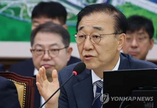Land minister says gov't considering part of Yongsan Park as housing site