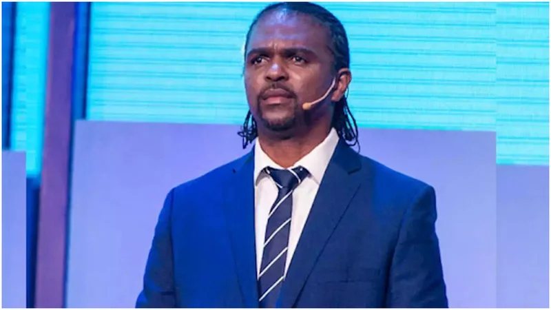 NPFL: Kanu rallies Enyimba players ahead of new season