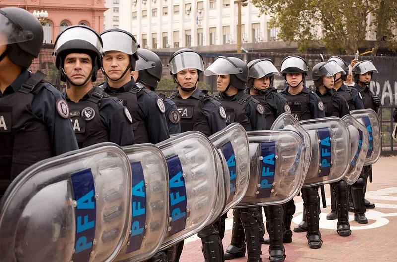 Argentina’s Security Minister Says Suicides in the Forces Rose 30%, and Blames Debt