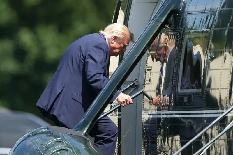 Marine One carrying Trump had close call with plane near D.C. airport