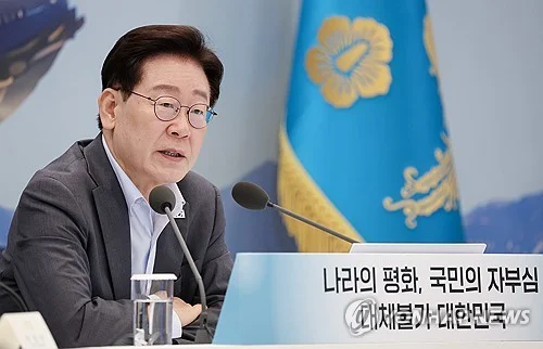 (LEAD) Lee cites coup risk from Army elite, calls for swift integration of military academies