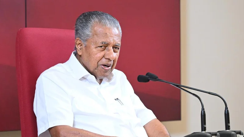 Pinarayi Vijayan accuses the UDF government of opening the door for the RSS to indoctrinate school children