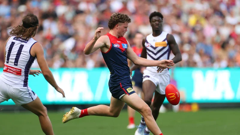 Live: Melbourne's top-four hopes on the line as it hosts Fremantle