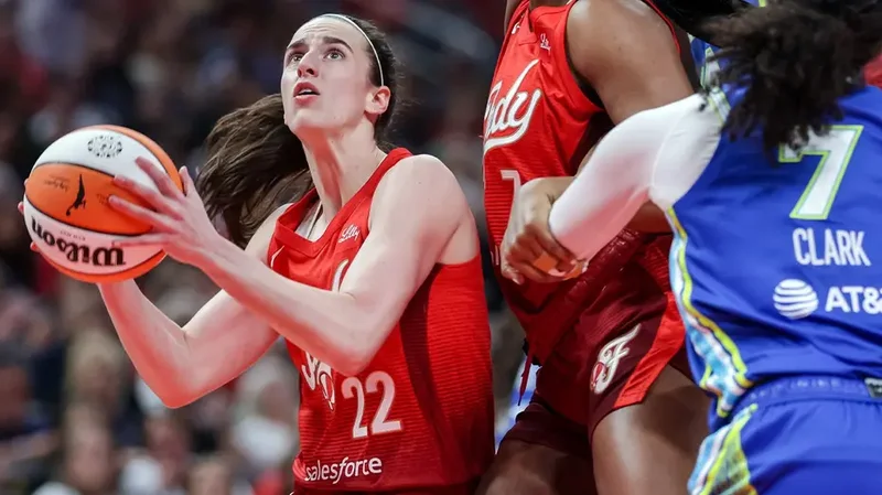 Caitlin Clark overcomes injury scare, drops 29 points on Dallas Wings as Fever take top spot in East