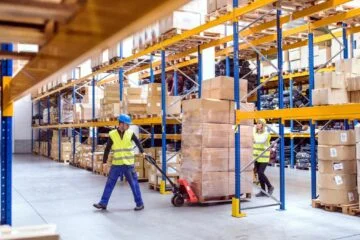 Business confidence rebounds despite geopolitical fears