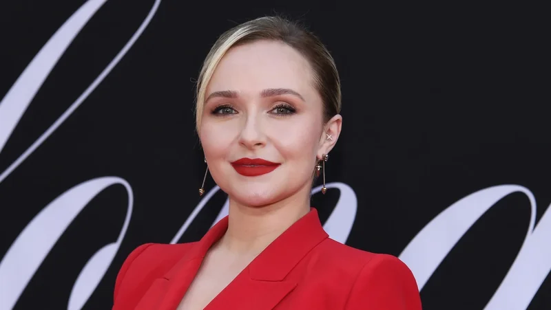 Tributes flow online for incredible light Hayden Panettiere