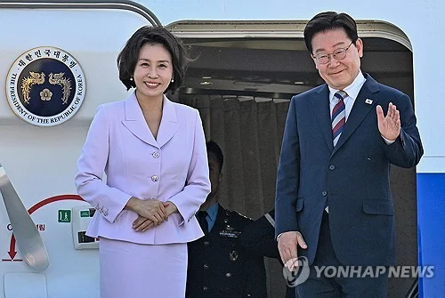 Lee to convene meeting on real estate, stock market after returning from overseas