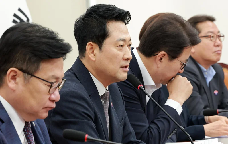PPP denounces DPK lawmaker's proposal to turn buses into youth housing