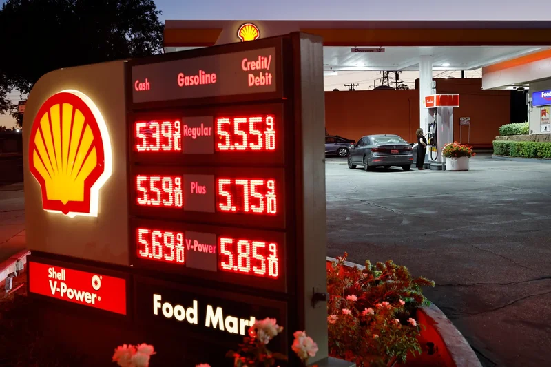 Trump prepares fresh bid to bring down gas prices as pump pain continues