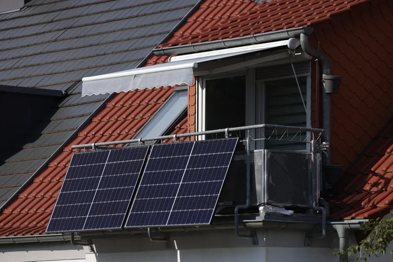 UK supermarkets to sell plug-in solar panels for £500. But there’s a catch