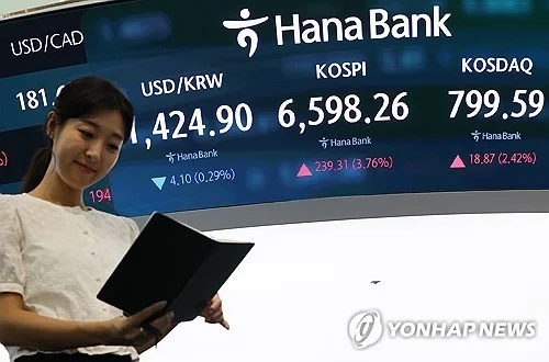 Seoul shares start sharply lower on tech losses amid Hormuz hopes