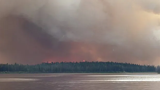 Ontario ministers provide update as northern Ontario wildfires burn