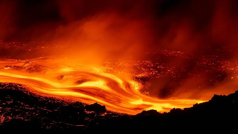 Mount Etna ash shuts Sicily’s largest airport during peak holiday week