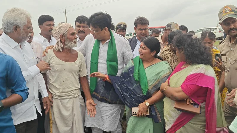 Minister Ajay Dharam Singh reviews drought situation in Raichur