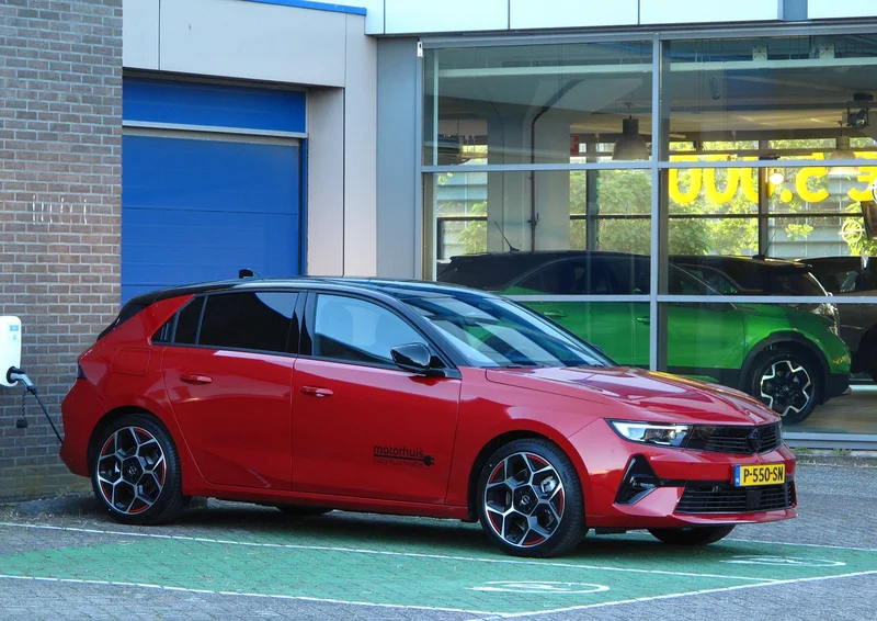 Half of Colombia’s New Cars in July Were Electric or Hybrid