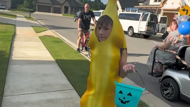 11-year-old goes trick-or-treating for his summer birthday | The Moment