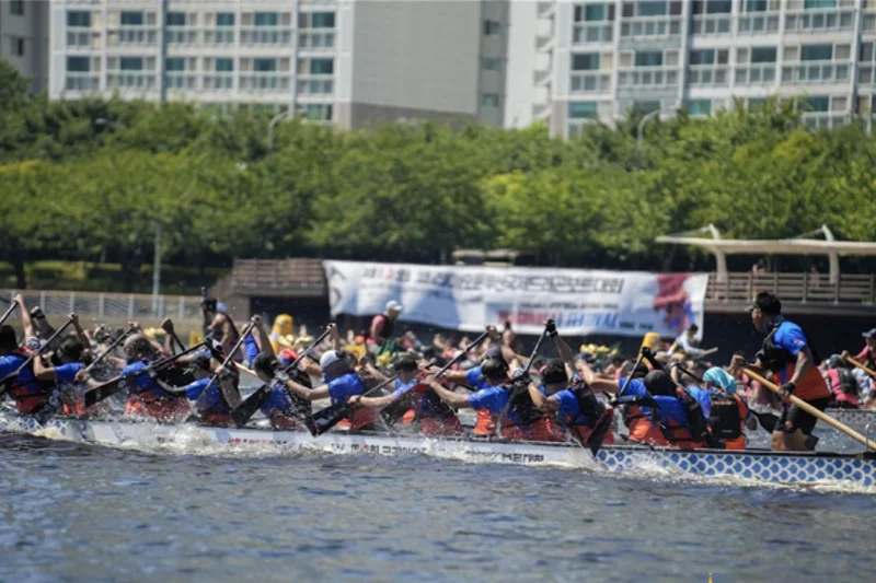 Dragon boats take over Suyeong River as international regatta hits Busan