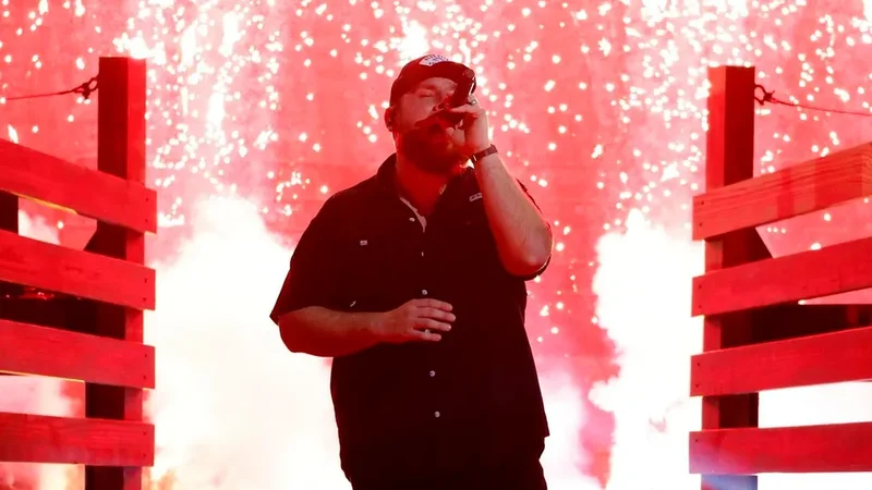 Luke Combs Enjoys One Of His Biggest Chart Weeks As His Tour Ends