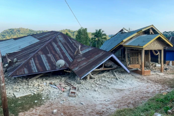 Powerful earthquake kills at least 40 in Indonesia