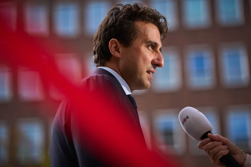 Budget talks offer no clear route to majority for Dutch cabinet