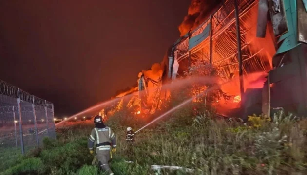 Massive fire breaks out at warehouse in St. Petersburg – media